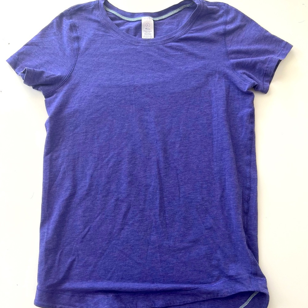 Girls Ivivva T-shirt. Size 8